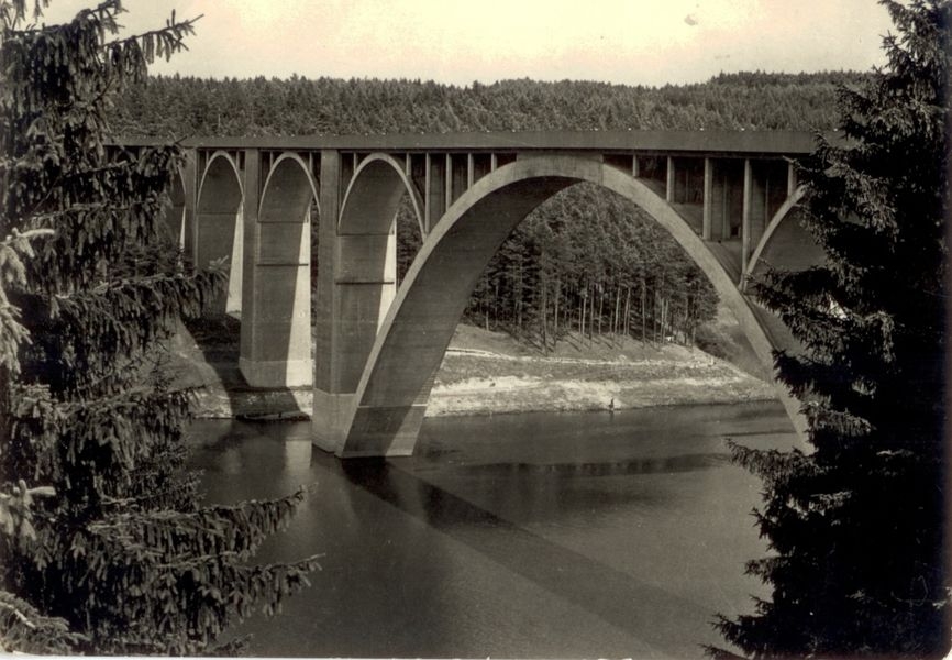 most v 80. letech 20. století (fotoarchív Muzea silnic)