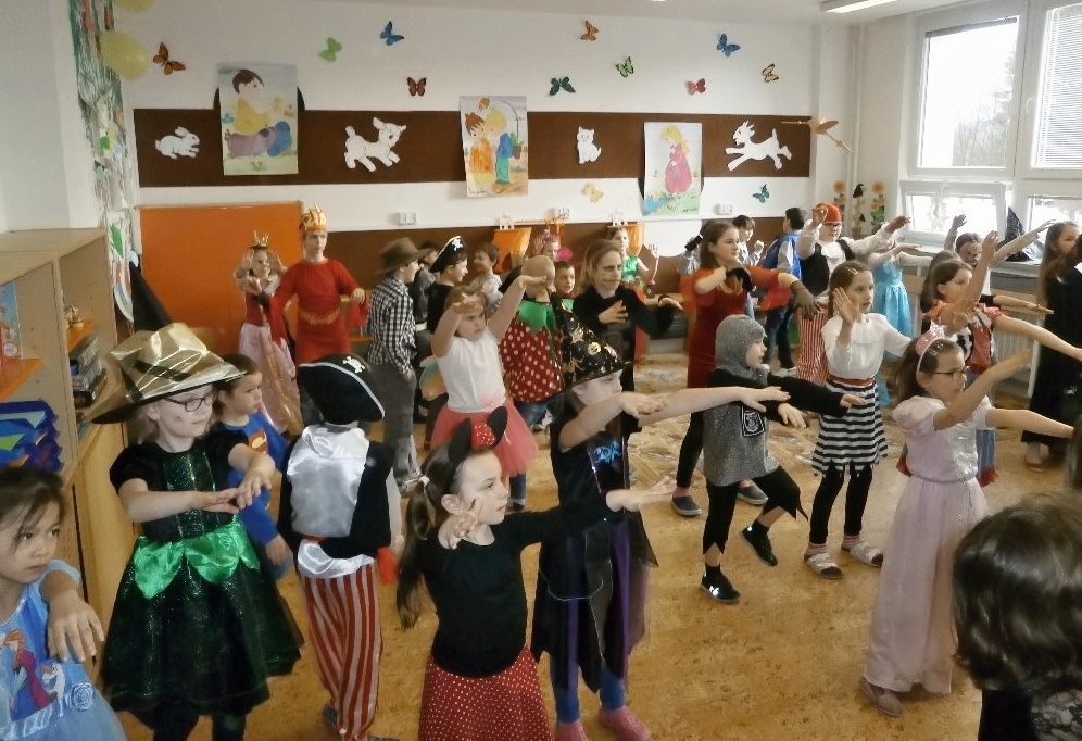 Maškarní karneval na šumperské Pětce zdroj foto: škola