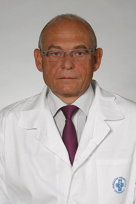 Přednosta kliniky: prof. MUDr. Josef Zadražil, CSc. zdroj: FNOL