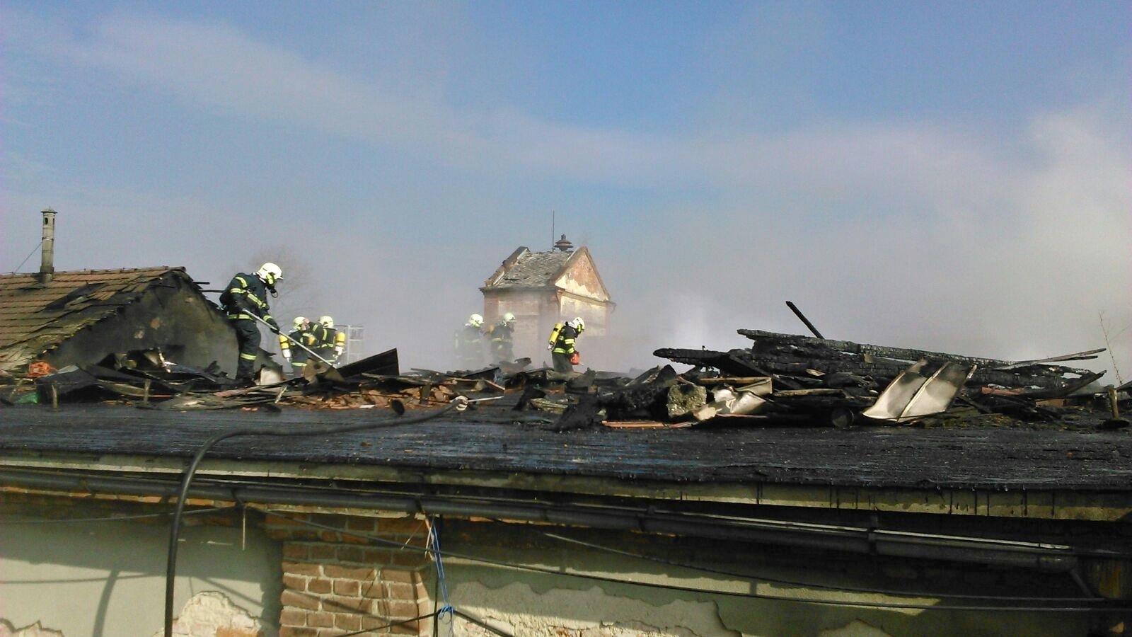 Vikýřovice - požár přízemních budov zdroj foto: HZS OLk