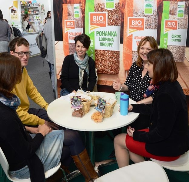 S Kamilou Špráchalovou a Janou Havrdovou na stánku zdroj foto: B. Hernychová.