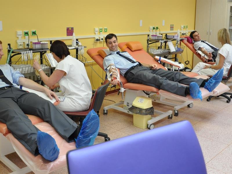 Olomoučtí celníci darovali krev a krevní plasmu zdroj foto: CÚ Olomouckého kraje