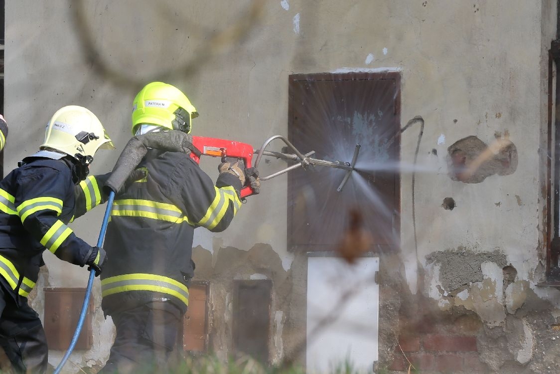 Šumperk - hasiči testovali v areálu Sanatorky novou techniku foto: šumpersko.net