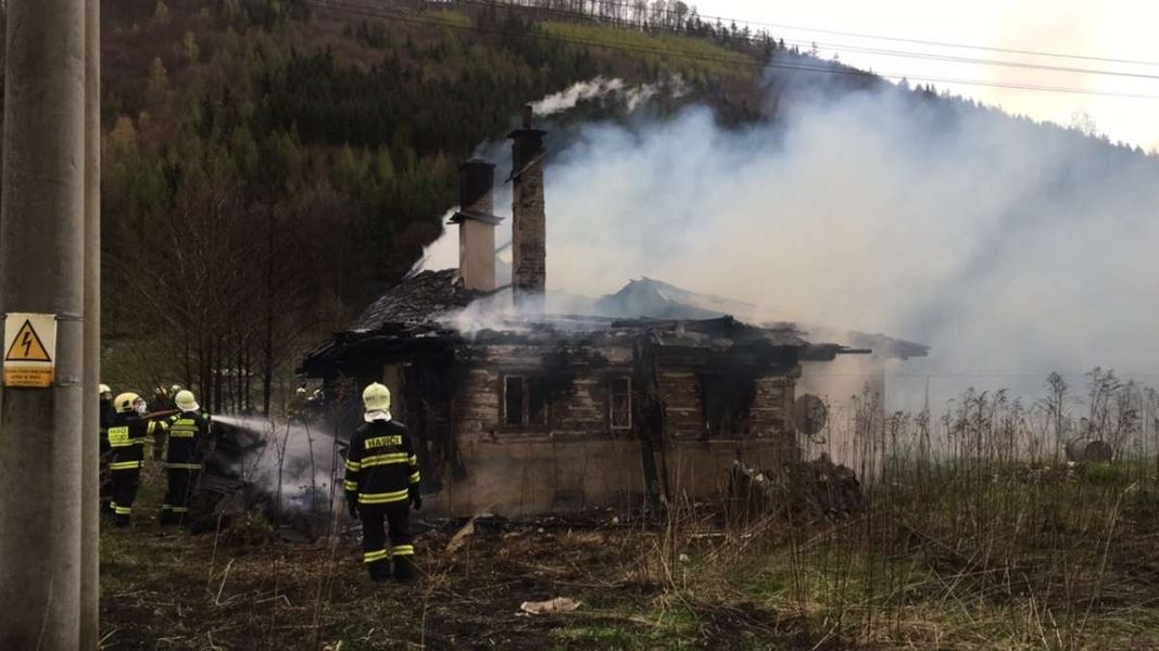 Hanušovice - zásah hasičů při požáru rodinného domu zdroj foto: HZS Olk