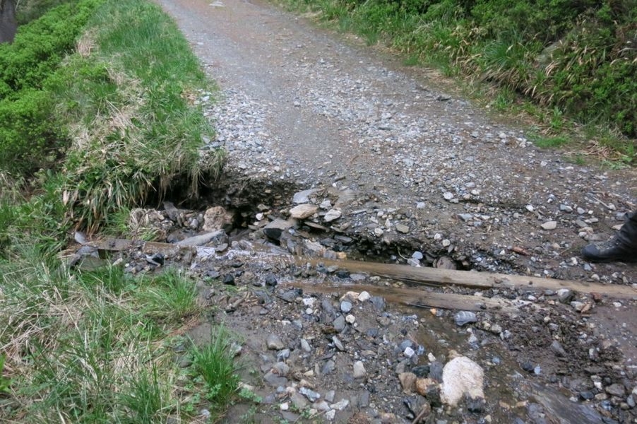 poškozená cesta pod Švýcárnou - květen 2017 zdroj foto: Lesy ČR