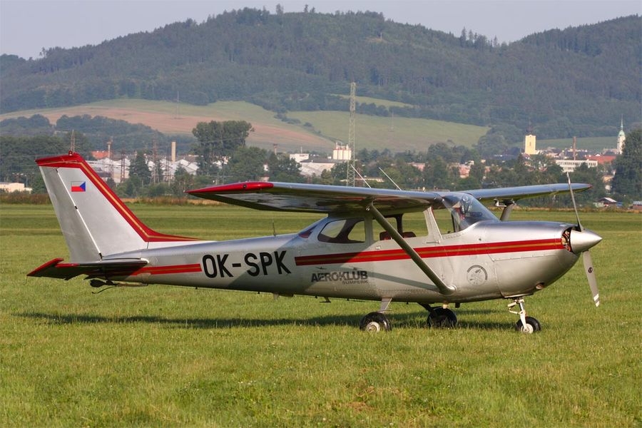 Cessna FR 172 F Rocket pro výcvik a turistiku zdroj foto:vmš