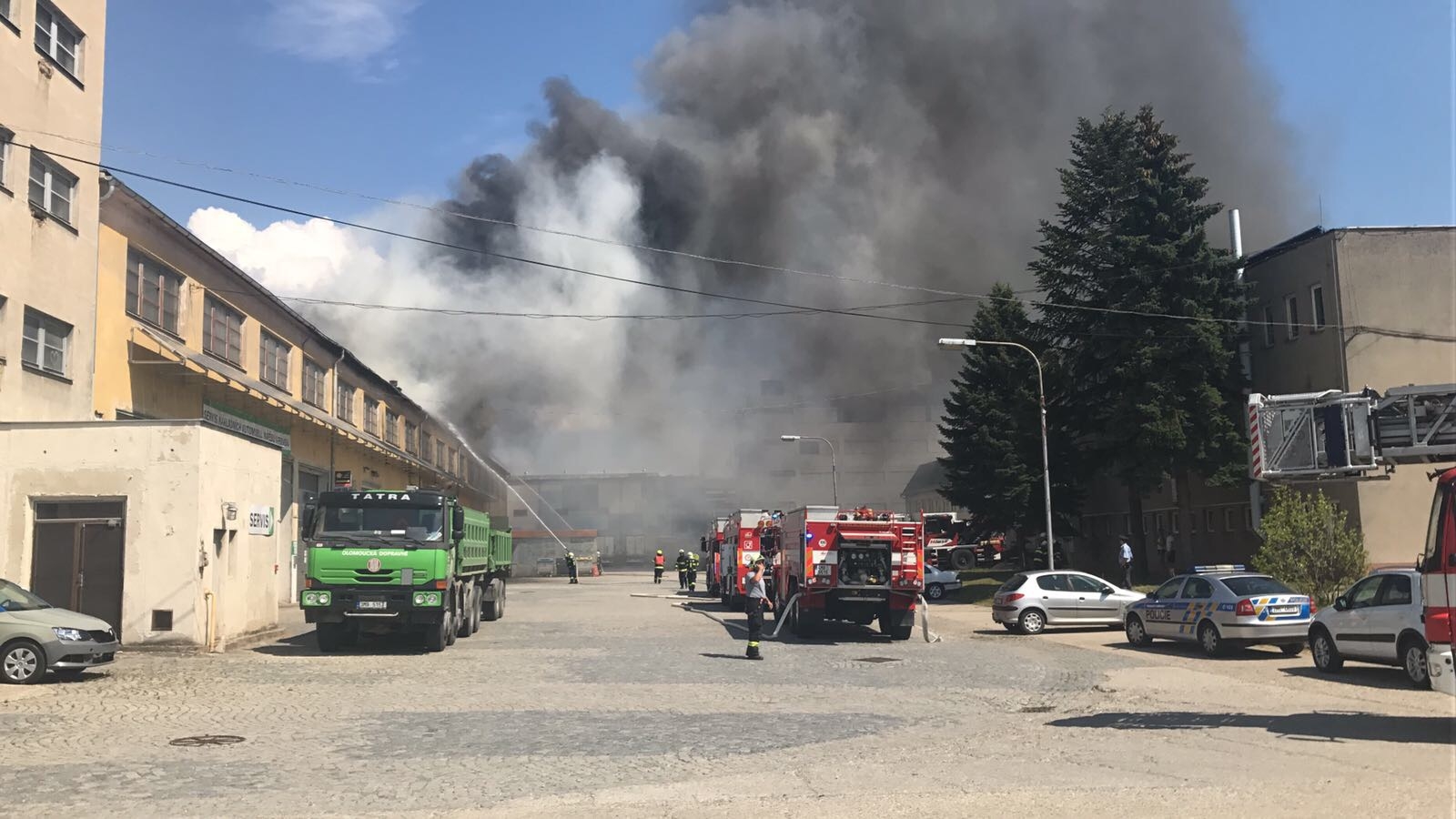 Olomouc - likvidace požáru v průmyslové části zdroj foto: HZS Olk