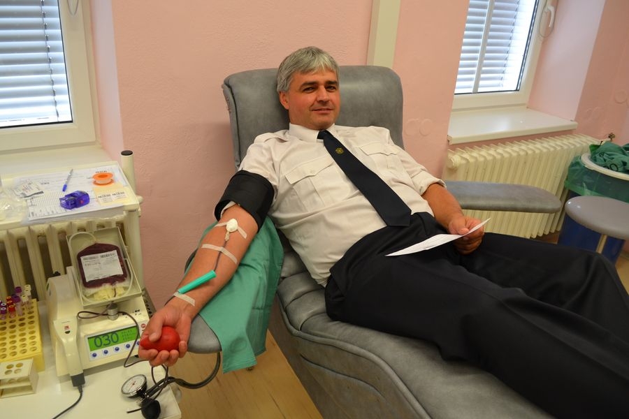 Dobrovolní hasiči z Bušína hromadně darovali krev zdroj foto: R. Miloševská