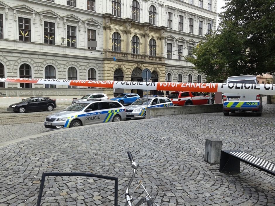 Olomouc - anonym oznámil uložení bomby ve škole zdroj foto: PČR
