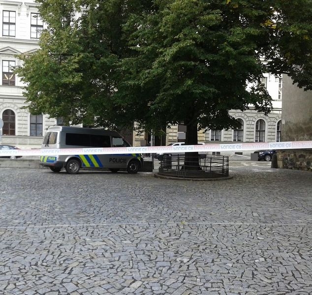 Olomouc - anonym oznámil uložení bomby ve škole zdroj foto: PČR