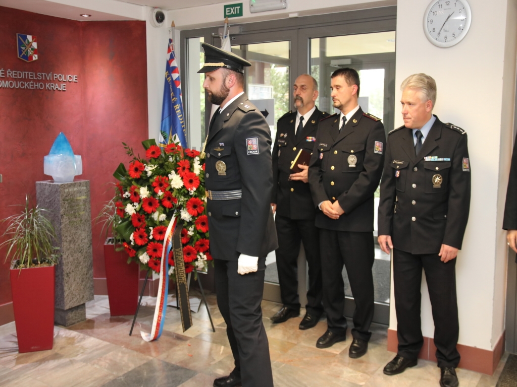 Policisté a pozůstalí uctili památku zesnulých policistů Olomouckého kraje zdroj foto: PČR