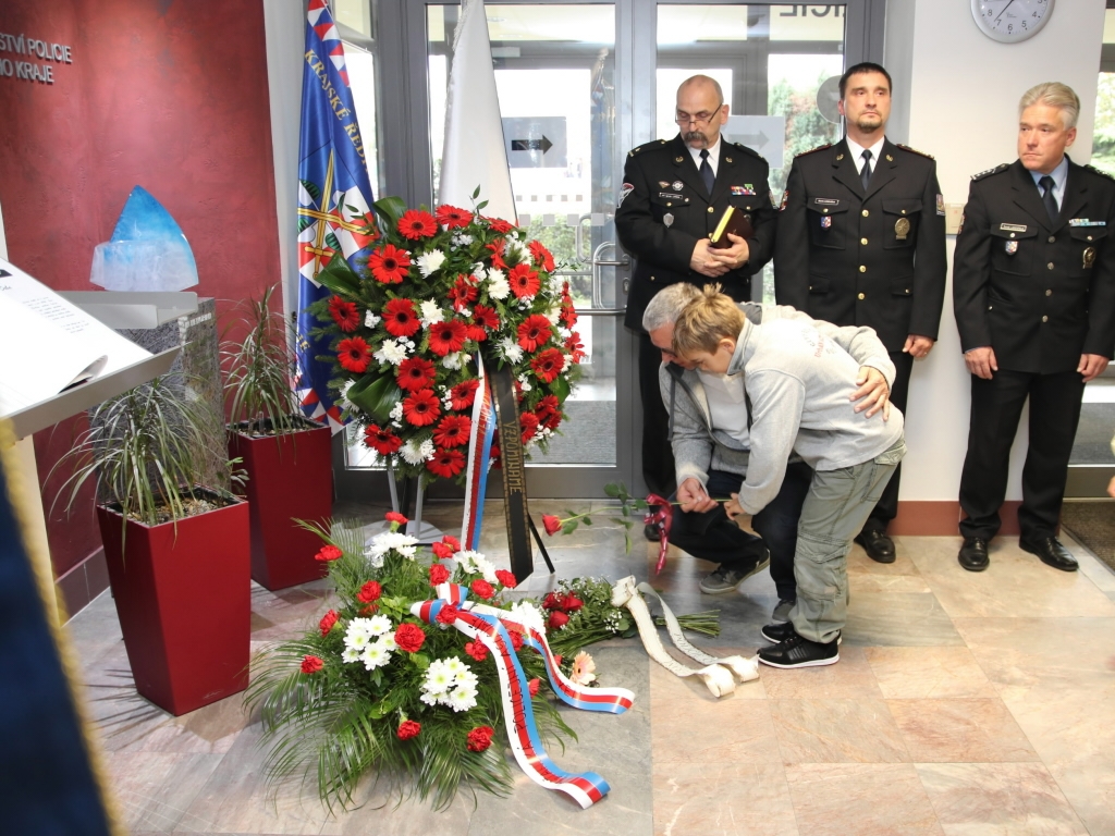 Policisté a pozůstalí uctili památku zesnulých policistů Olomouckého kraje zdroj foto: PČR