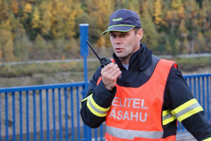 Dlouhé stráně - odstraňování nehody jeřábu zdroj foto: HZS Olk