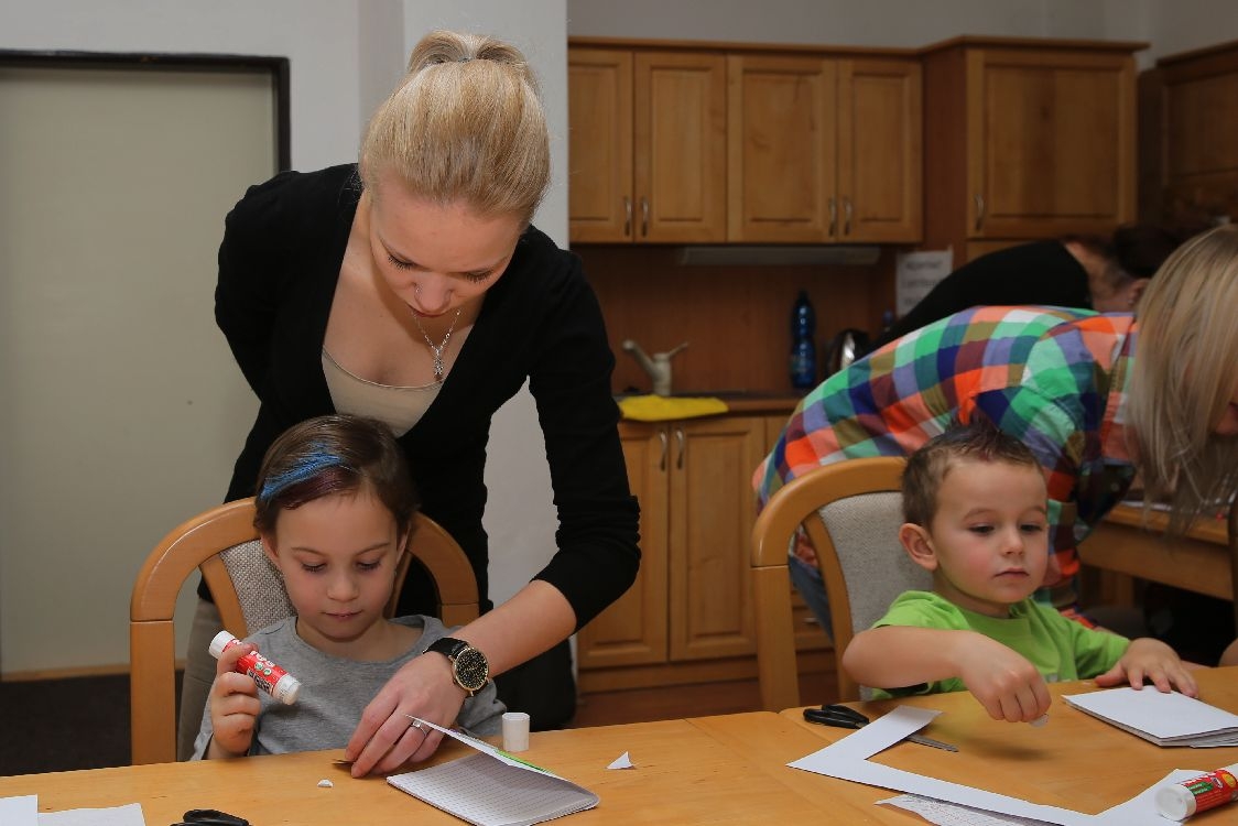 Šumperští učni předškolákům názorně představují řemesla foto: M. Jeřábek - šumpersko.net