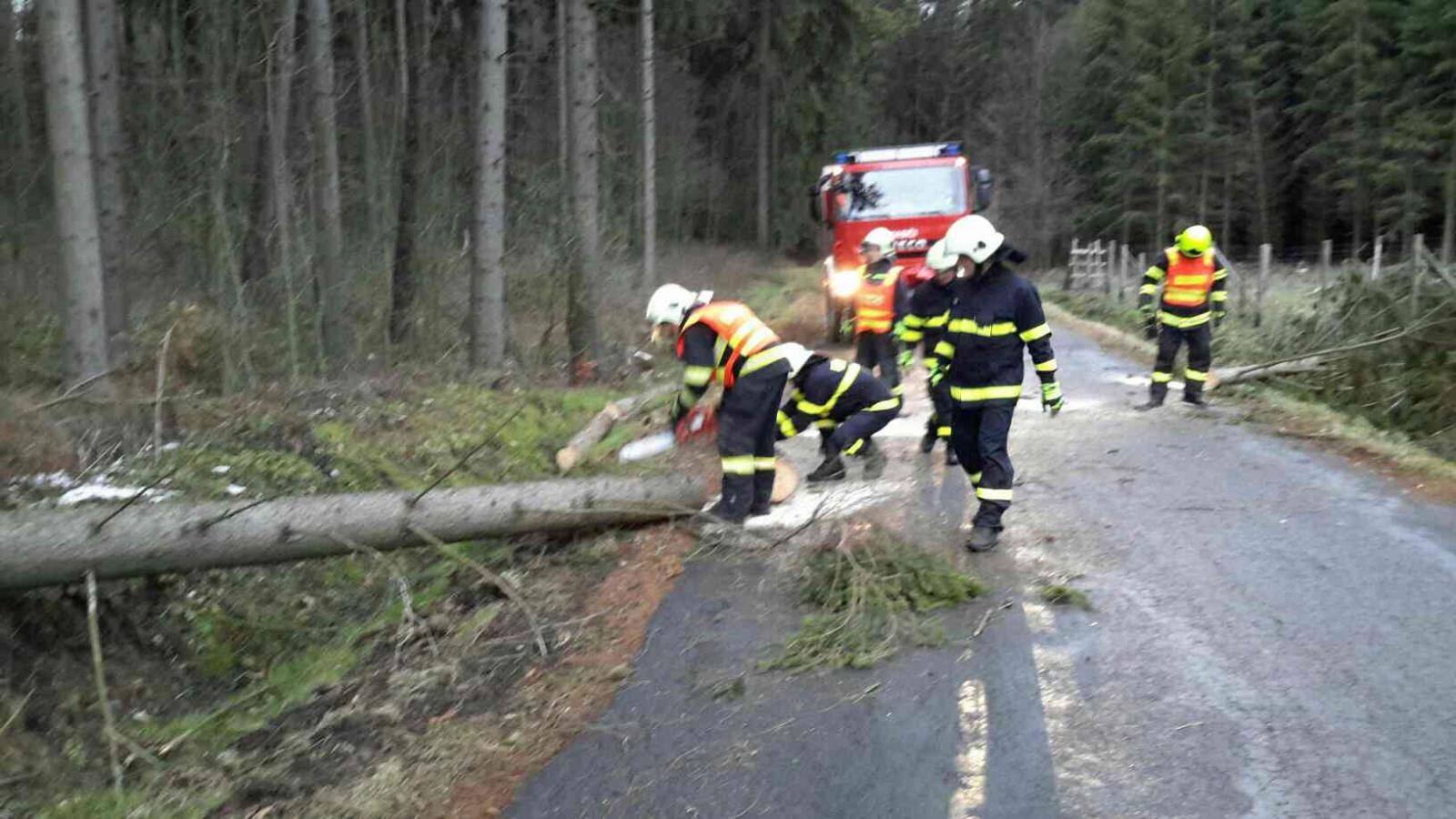 silný vítr se prohnal Olomouckým krajem zdroj foto: HZS Olk