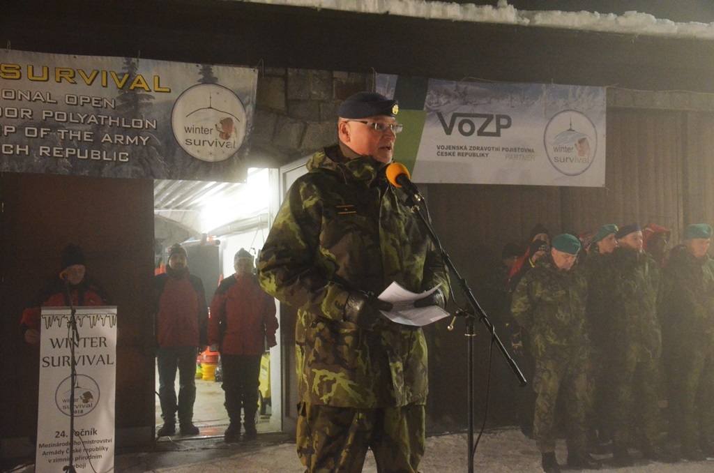 Brigádní generál Jaromír Alan zahajuje mistrovství foto: Jiří Pařízek