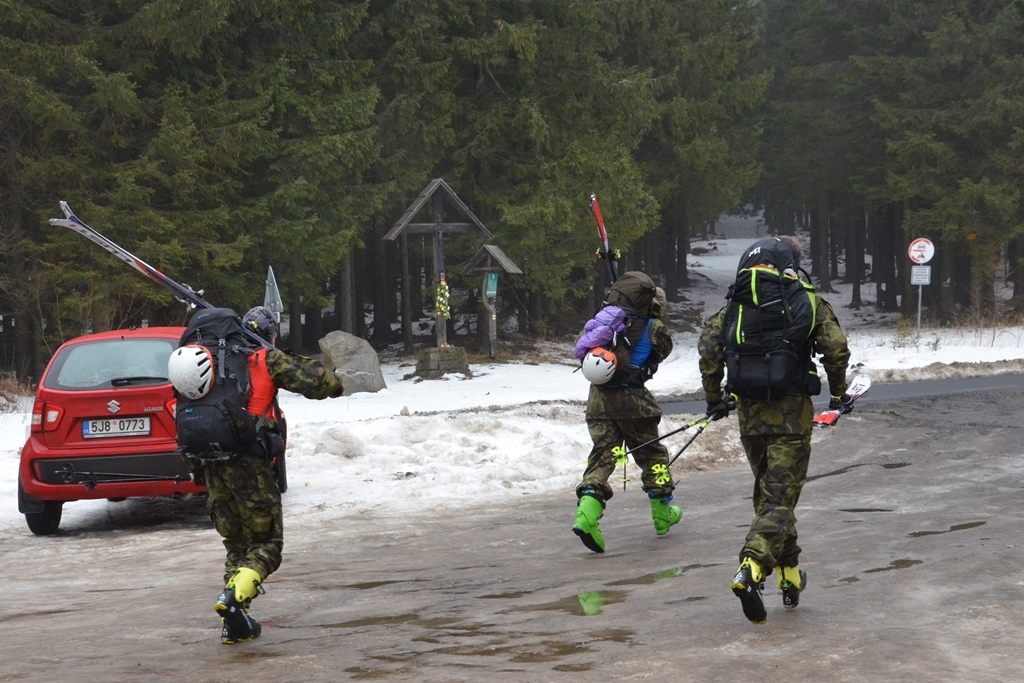 Vojáky trápí nedostatek sněhu foto: Jiří Pařízek