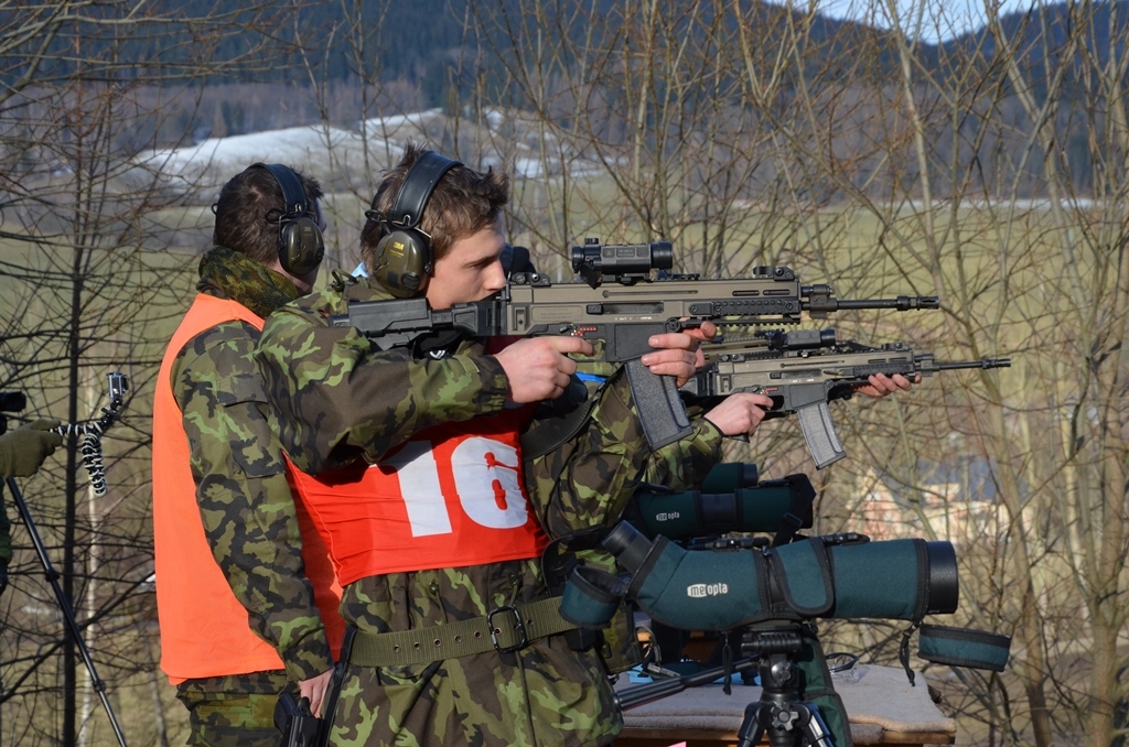 Střelba z útočných pušek Bren foto: Jiří Pařízek