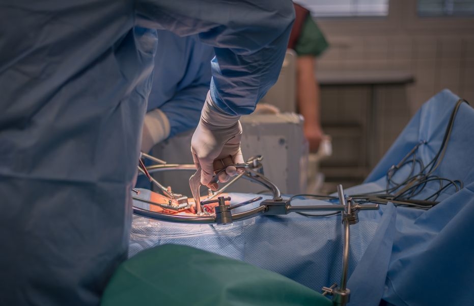 Unikátní meziobratlový implantát, který vyvinuli neurochirurgové olomoucké fakultní nemocnice, už úspěšně pomáhá pacientům zdroj foto: FN OL