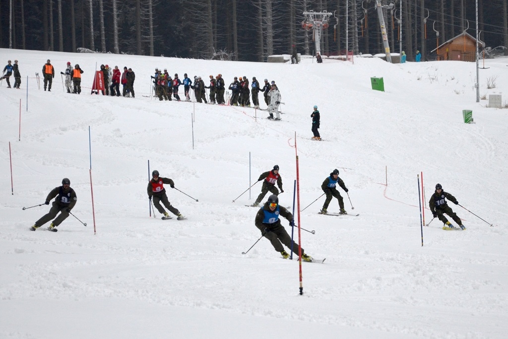 Vyřazovací jízdy paralelního slalomu foto: Jiří Pařízek