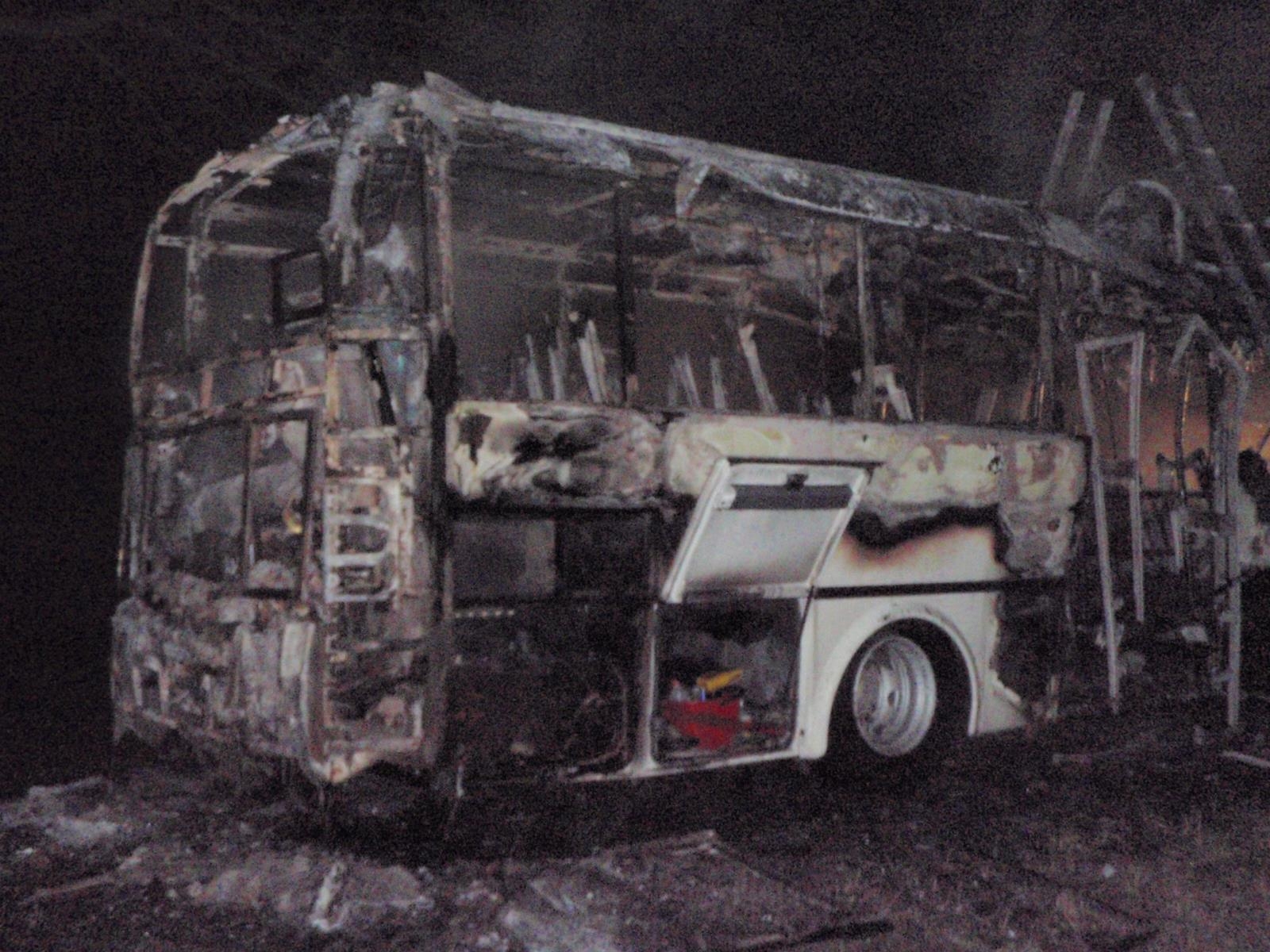 Bezděkov - požár autobusu zdroj foto: HZS Olk