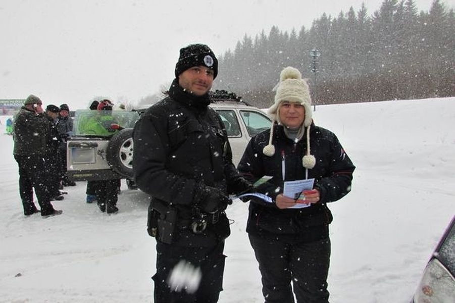 policisté oslovavali jak u sjezdovky, tak i na parkovištích lyžaře zdroj foto: PČR
