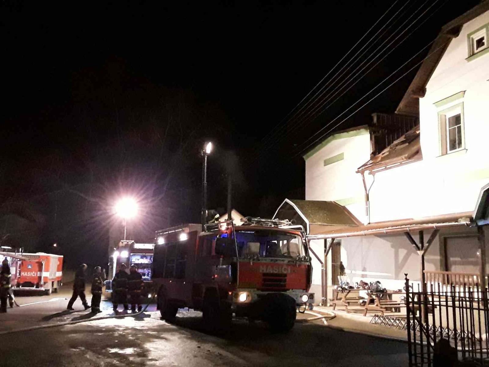 Hasiči zasahovali u požáru hospodářské budovy ve Velké Kraši zdroj foto: HZS Olk