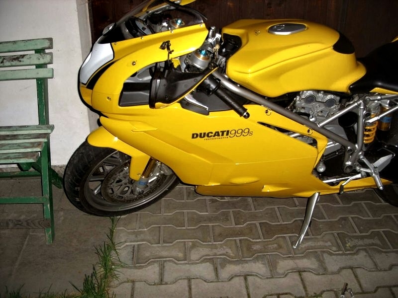 Ducati 999