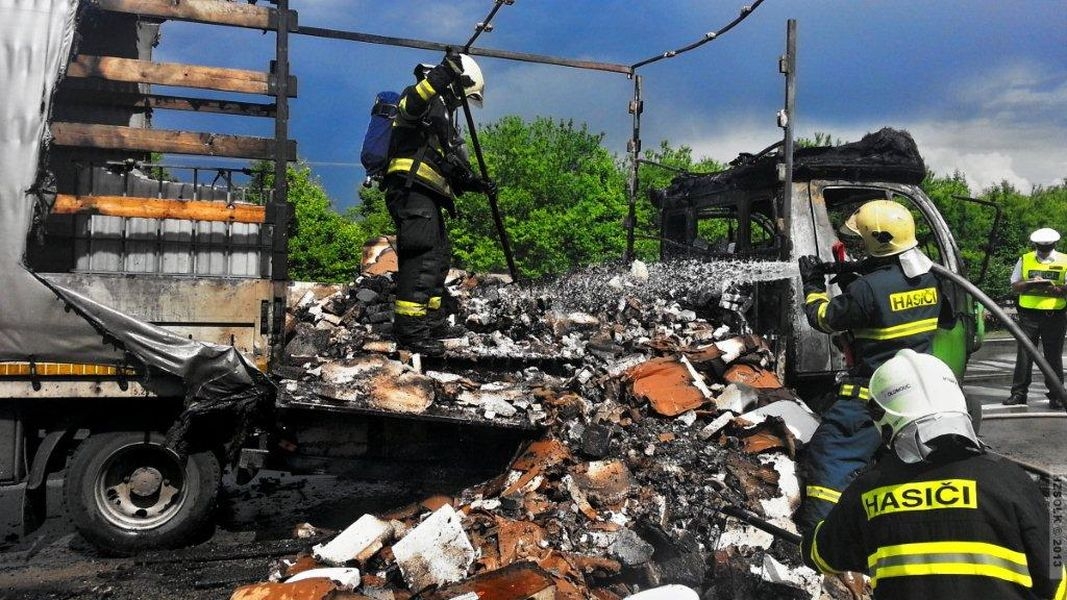 požáru na obchvatu Olomouce