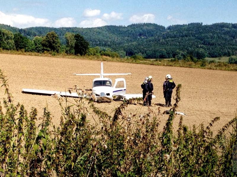 U Vikýřovic havarovalo malé dopravní letadlo