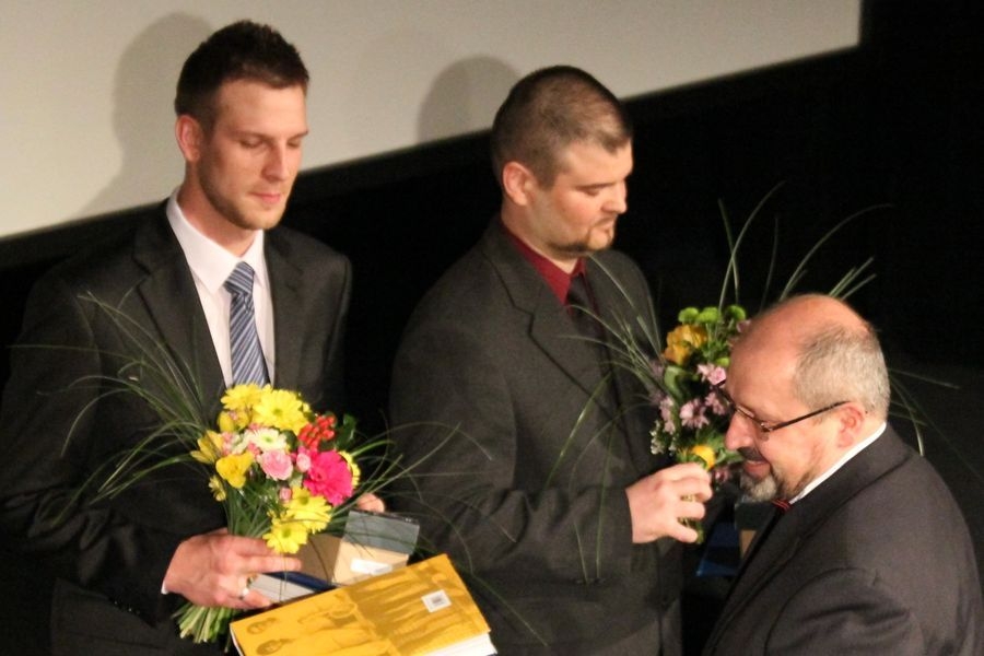 Jakub Rybička (první zleva) při přebírání Ceny města Šumperka - březen 2013