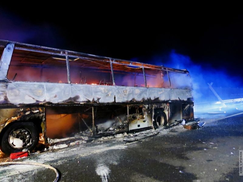 Požár autobusu na R35 Velký Újezd