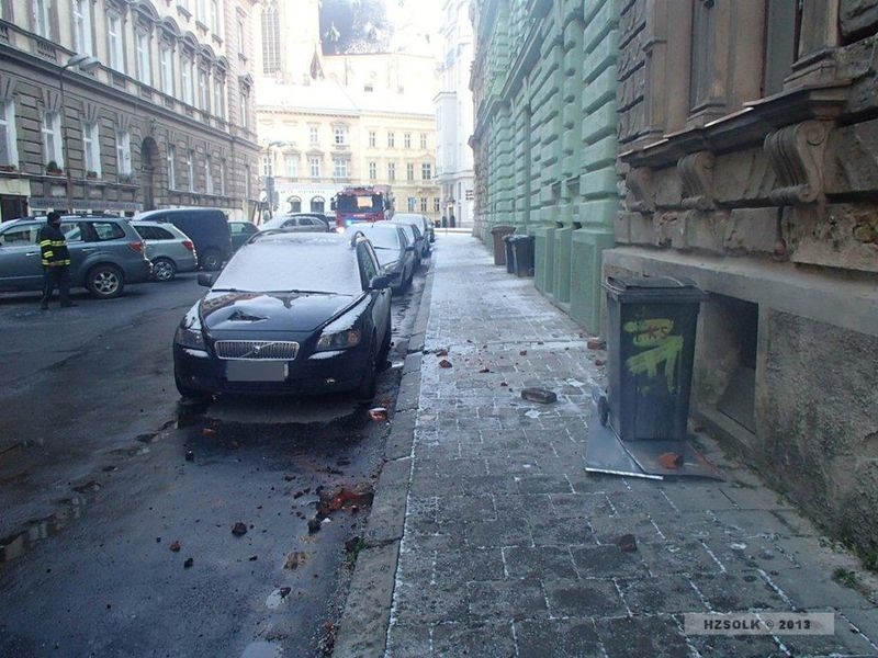 Olomouc - poškozená vozidla v ulici Kosinova