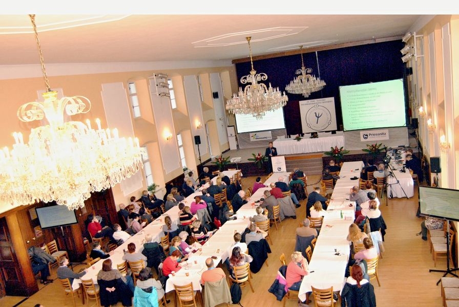 Odborná sympozia se odehrávala v lázeňském Kongresovém sále.