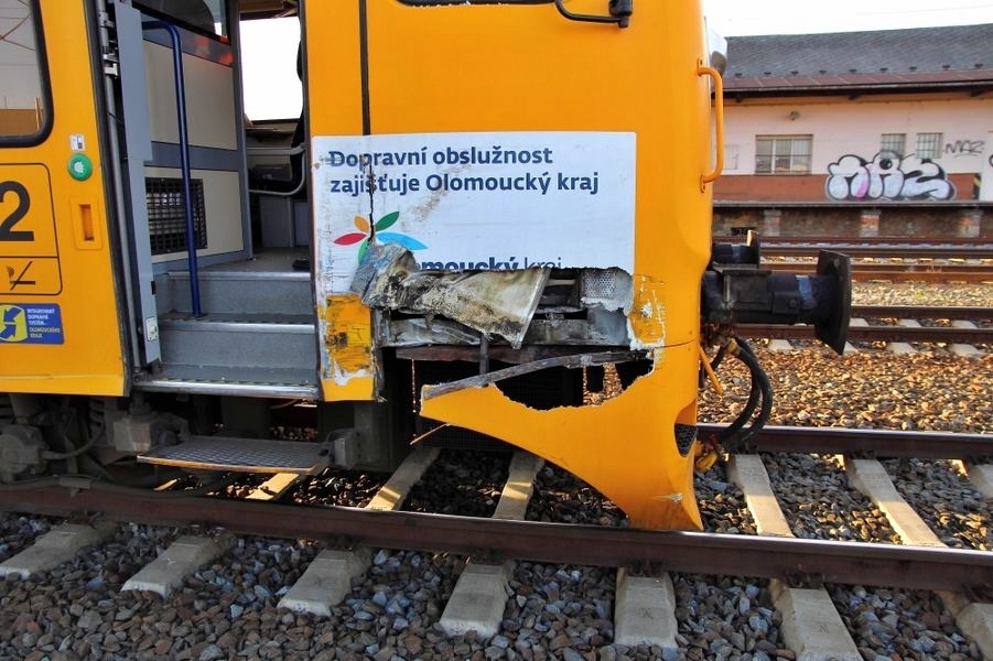Šumperk - střet lokomotivy a soupravy Regionova