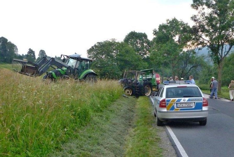 požár traktoru v obci Branná