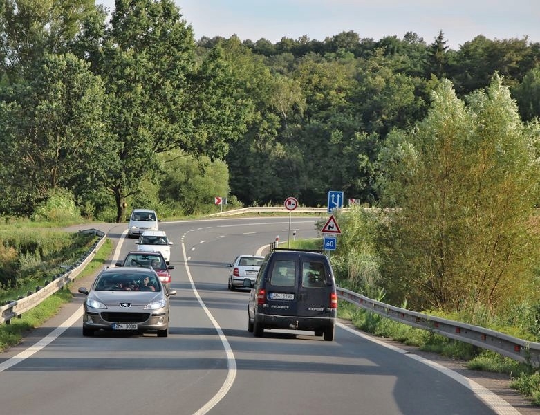 Bludovský kopec - ani dopravní značení nezabrání nehodám