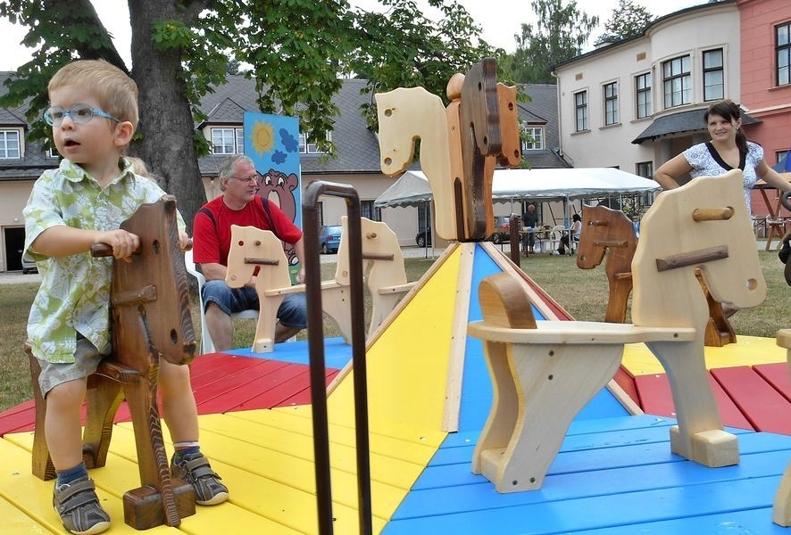 Dětský den s Igráčkem - kolotoč vyrobený ve VM