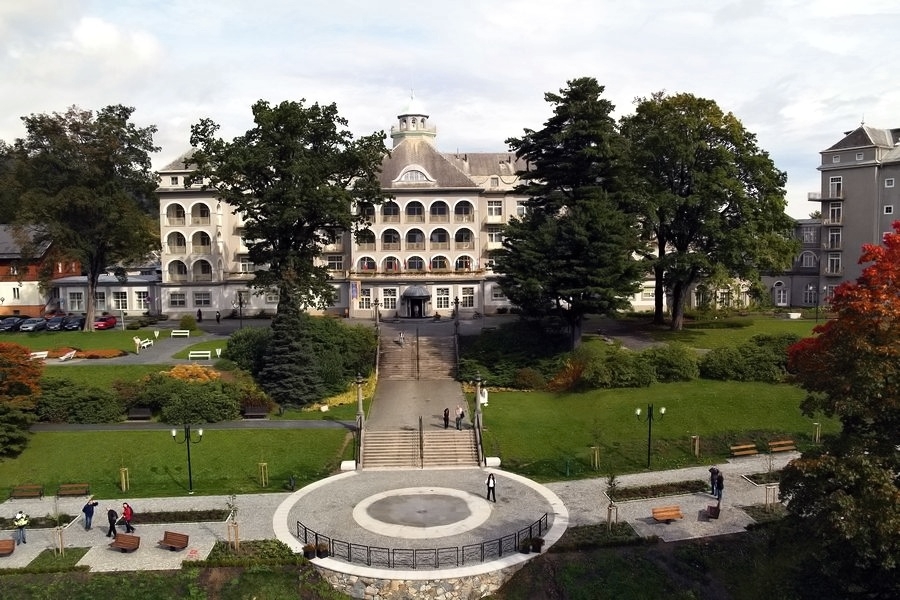 Dominantou lázní je výstavní Sanatorium Priessnitz zdroj foto:V. Janků