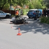 Řidička přehlédla motorkáře