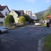 Chodec se sluchátky na uších vstoupil před auto