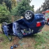 Auto ve Velkých Losinách skončilo na střeše