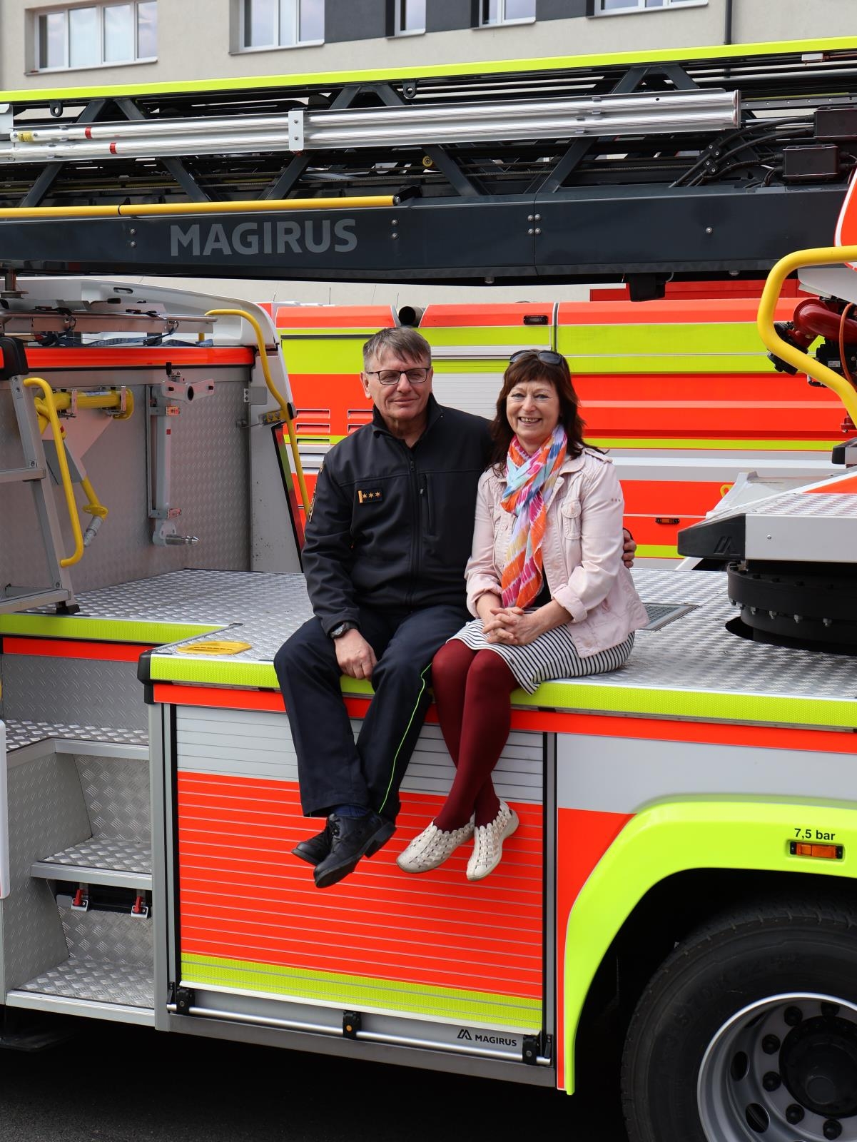 plk. Karel Ondruch a Ivana Dolníčková zdroj foto: HZS OLK plk. Karel Ondruch a Ivana Dolníčková zdroj foto: HZS OLK